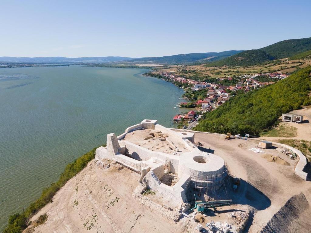 Pensiunea Danubio Moldova Noua Εξωτερικό φωτογραφία